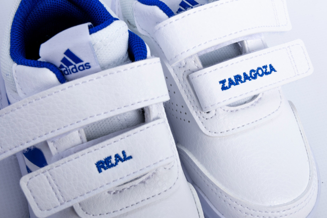 Zapatillas adidas blancas con azul cheap